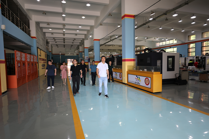株洲市总工会副主席刘必林一行来开云手机在线调研