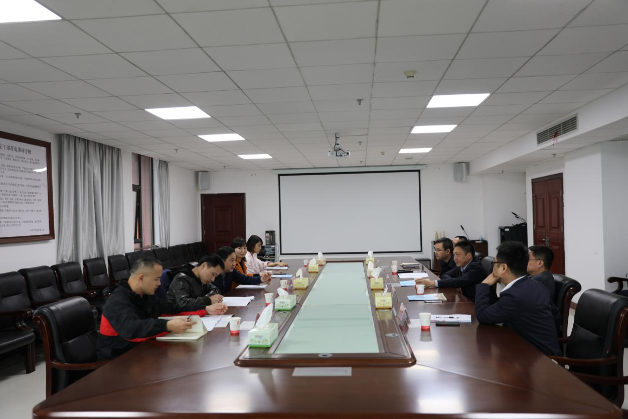 市委宣传部副部长喻华军一行到开云手机在线调研