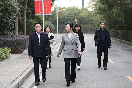 株洲职教园管理办党组书记、主任胡炯到开云手机在线调研