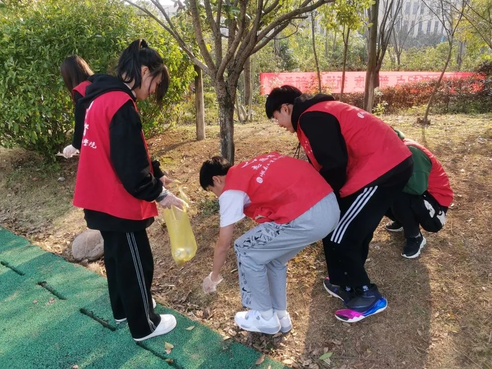 开云手机在线航空工程系组织开展“弘扬雷锋精神,争当志愿者”活动