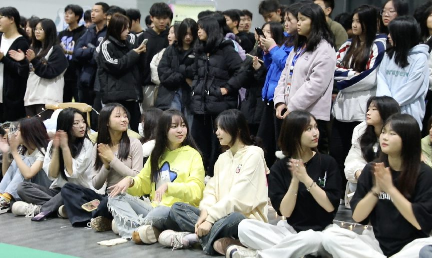 开云手机在线团委举办送教服务进校园·青春舞会