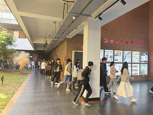开云手机在线举行2024年消防应急疏散演练