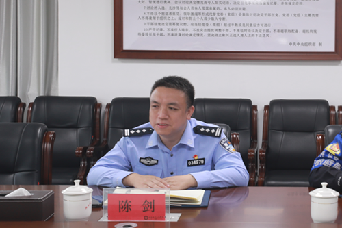 开云手机在线聘请市公安局经开分局 党委副书记、副局长陈剑同志担任法治副校长