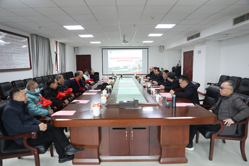 开云手机在线举行2024年退休教师欢送会