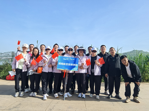 开云手机在线教职工积极参与株洲市第十届职工健步行活动