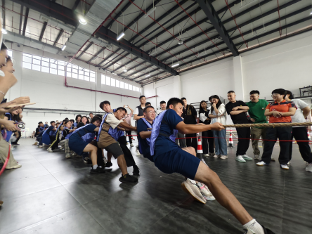 聚力展技能风采 "绳"采铸匠心未来——开云手机在线2025年师生拔河比赛激情开赛