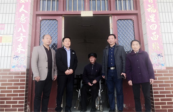开云手机在线党委到扶贫村开展“五查五看”大走访活动