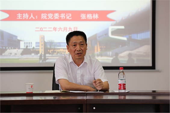 开云手机在线党委书记张格林深入系部与学生交流座谈