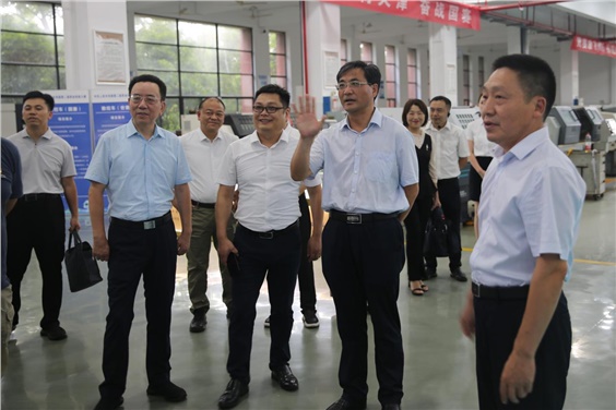 省人社厅党组书记、厅长李永军到开云手机在线调研中华人民共和国第二届职能技能大赛株洲选手备赛情况