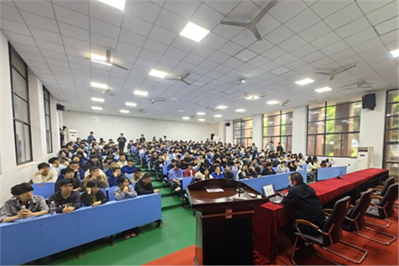 开云手机在线举行4.15国家安全教育活动暨2024年上学期法治讲座