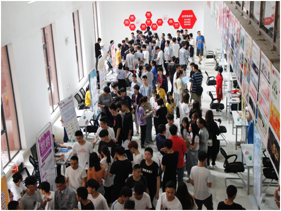 开云手机在线2019届实习生“双选会”（第二场）火热进行