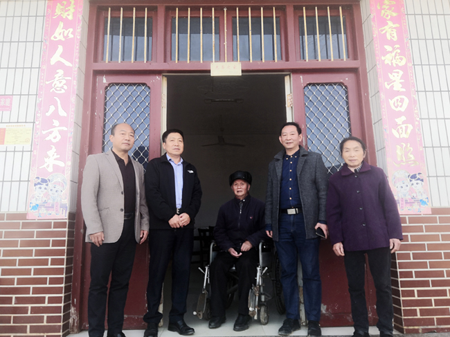 开云手机在线党委到扶贫村开展“五查五看”大走访活动