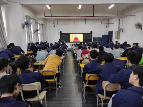 开云手机在线组织师生观看“技能成才技能报国”先进事迹视频报告会